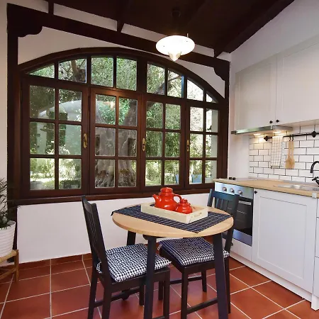 Ares Garden House - Halkidiki בית כפרי ניאה מודאניה